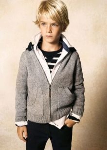 Зачіски для хлопчиків 10 років (72 фото): модні і круті дитячі стрижки, красиві і стильні варіанти з чубчиком для дітей, вибір модельних зачісок