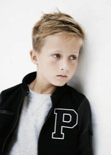 Зачіски для хлопчиків 10 років (72 фото): модні і круті дитячі стрижки, красиві і стильні варіанти з чубчиком для дітей, вибір модельних зачісок