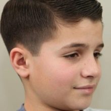 Зачіски для хлопчиків 10 років (72 фото): модні і круті дитячі стрижки, красиві і стильні варіанти з чубчиком для дітей, вибір модельних зачісок