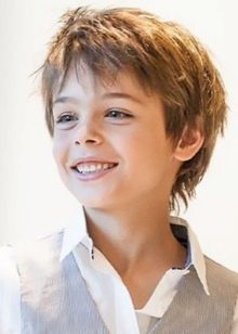 Зачіски для хлопчиків 10 років (72 фото): модні і круті дитячі стрижки, красиві і стильні варіанти з чубчиком для дітей, вибір модельних зачісок