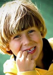 Зачіски для хлопчиків 10 років (72 фото): модні і круті дитячі стрижки, красиві і стильні варіанти з чубчиком для дітей, вибір модельних зачісок