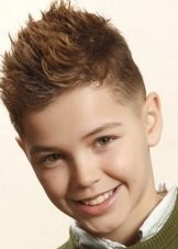 Зачіски для хлопчиків 10 років (72 фото): модні і круті дитячі стрижки, красиві і стильні варіанти з чубчиком для дітей, вибір модельних зачісок