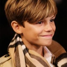 Зачіски для хлопчиків 10 років (72 фото): модні і круті дитячі стрижки, красиві і стильні варіанти з чубчиком для дітей, вибір модельних зачісок