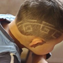 Зачіски для хлопчиків 10 років (72 фото): модні і круті дитячі стрижки, красиві і стильні варіанти з чубчиком для дітей, вибір модельних зачісок