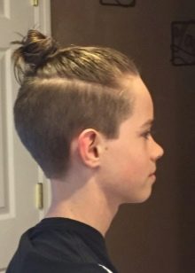 Зачіски для хлопчиків 10 років (72 фото): модні і круті дитячі стрижки, красиві і стильні варіанти з чубчиком для дітей, вибір модельних зачісок