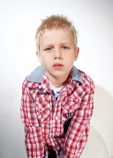 Зачіски для хлопчиків 10 років (72 фото): модні і круті дитячі стрижки, красиві і стильні варіанти з чубчиком для дітей, вибір модельних зачісок