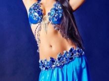 Зачіски для танців (38 фото): вибираємо зачіску для хіп-хоп, сучасних і східних, латинських та іспанських танців, красиві укладання для танцювальних турнірів