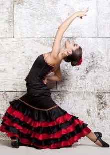 Зачіски для танців (38 фото): вибираємо зачіску для хіп-хоп, сучасних і східних, латинських та іспанських танців, красиві укладання для танцювальних турнірів