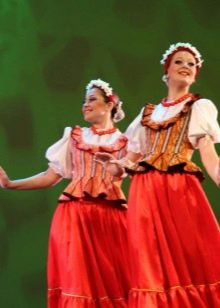 Зачіски для танців (38 фото): вибираємо зачіску для хіп-хоп, сучасних і східних, латинських та іспанських танців, красиві укладання для танцювальних турнірів