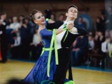 Зачіски для танців (38 фото): вибираємо зачіску для хіп-хоп, сучасних і східних, латинських та іспанських танців, красиві укладання для танцювальних турнірів