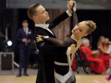 Зачіски для танців (38 фото): вибираємо зачіску для хіп-хоп, сучасних і східних, латинських та іспанських танців, красиві укладання для танцювальних турнірів