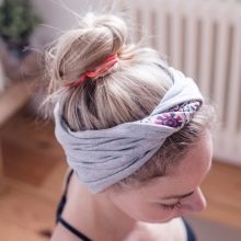 Зачіски для танців (38 фото): вибираємо зачіску для хіп-хоп, сучасних і східних, латинських та іспанських танців, красиві укладання для танцювальних турнірів