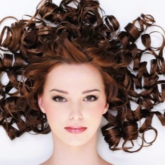 Зачіски на довге тонке волосся (36 фото): швидкі укладання на кожен день на рідкісні волосся своїми руками, красиві і легкі вечірні зачіски
