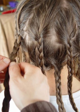 Зачіски на довге тонке волосся (36 фото): швидкі укладання на кожен день на рідкісні волосся своїми руками, красиві і легкі вечірні зачіски