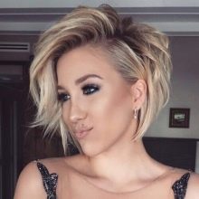 Зачіски на короткі волосся в домашніх умовах (84 фото): як красиво укладати короткі стрижки своїми руками? Покрокові інструкції