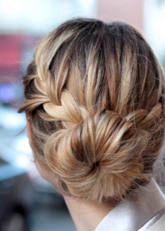 Зачіски на короткі волосся в домашніх умовах (84 фото): як красиво укладати короткі стрижки своїми руками? Покрокові інструкції