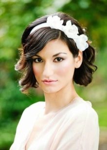 Зачіски на короткі волосся в домашніх умовах (84 фото): як красиво укладати короткі стрижки своїми руками? Покрокові інструкції