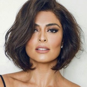 Зачіски на коротке волосся (69 фото): красиві, прості і модні жіночі укладання 2020. Стильні високі й пишні зачіски