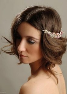 Зачіски на коротке волосся (69 фото): красиві, прості і модні жіночі укладання 2020. Стильні високі й пишні зачіски