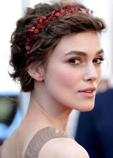 Зачіски на коротке волосся (69 фото): красиві, прості і модні жіночі укладання 2020. Стильні високі й пишні зачіски