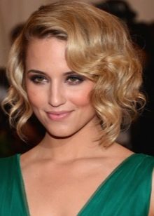 Зачіски на коротке волосся (69 фото): красиві, прості і модні жіночі укладання 2020. Стильні високі й пишні зачіски