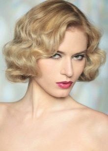 Зачіски на коротке волосся (69 фото): красиві, прості і модні жіночі укладання 2020. Стильні високі й пишні зачіски