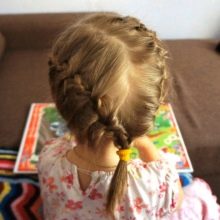 Зачіски на коротке волосся (69 фото): красиві, прості і модні жіночі укладання 2020. Стильні високі й пишні зачіски