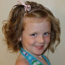 Зачіски на коротке волосся (69 фото): красиві, прості і модні жіночі укладання 2020. Стильні високі й пишні зачіски