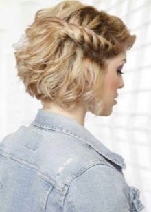 Зачіски на коротке волосся (69 фото): красиві, прості і модні жіночі укладання 2020. Стильні високі й пишні зачіски