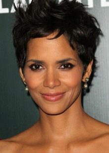 Зачіски на коротке волосся (69 фото): красиві, прості і модні жіночі укладання 2020. Стильні високі й пишні зачіски