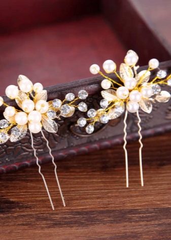 Зачіски на ніч: як можна зробити укладку на вологе і сухе волосся для обсягу з ранку самій собі? Як красиво і легко укласти волосся на ніч?