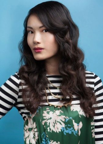 Зачіски на ніч: як можна зробити укладку на вологе і сухе волосся для обсягу з ранку самій собі? Як красиво і легко укласти волосся на ніч?