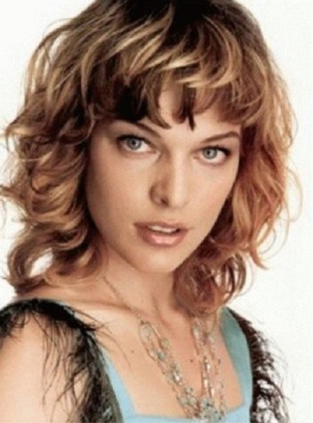 Зачіски на волосся з хімією (45 фото): жіночі стрижки для середніх і коротких волосся з хімічною завивкою. Яку укладку можна зробити?