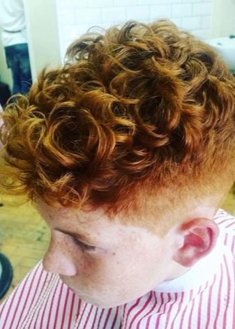 Зачіски набік для хлопчиків (37 фото): як зробити стрижку з чубком і проділом для підлітків? Зачіски на довге волосся з зачесом