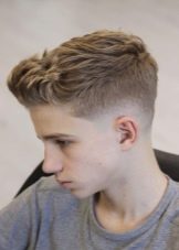 Зачіски набік для хлопчиків (37 фото): як зробити стрижку з чубком і проділом для підлітків? Зачіски на довге волосся з зачесом