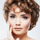 Зачіски в школу з короткого волосся: легкі і красиві зачіски в школу для дівчат з каре. Як зробити просту шкільну зачіску для дівчаток 10 і 12 років за 5 хвилин?