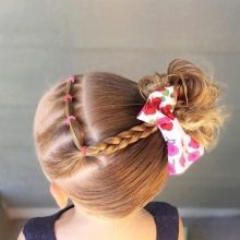 Зачіски в школу з короткого волосся: легкі і красиві зачіски в школу для дівчат з каре. Як зробити просту шкільну зачіску для дівчаток 10 і 12 років за 5 хвилин?