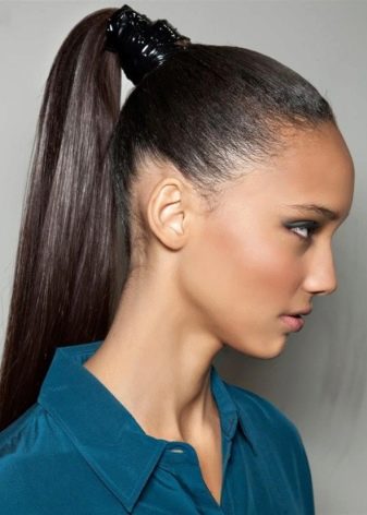 Зачіски з гумками (35 фото): укладання з маленькими силіконовими резиночками і обідком на короткі або довгі волосся