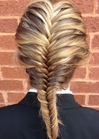 Зачіски з гумками (35 фото): укладання з маленькими силіконовими резиночками і обідком на короткі або довгі волосся