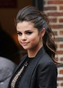 зачіски З начосом (70 фото): укладання з начосом на маківці на середніх, довгих або коротких волоссі? Вечірні зачіски з начосом тому