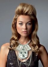 зачіски З начосом (70 фото): укладання з начосом на маківці на середніх, довгих або коротких волоссі? Вечірні зачіски з начосом тому