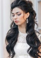 зачіски З начосом (70 фото): укладання з начосом на маківці на середніх, довгих або коротких волоссі? Вечірні зачіски з начосом тому