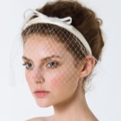 Зачіски з обідком (45 фото): приклади зачісок на середні, довгі і короткі волосся. Як зробити вечірню укладку c обідком з каменів?