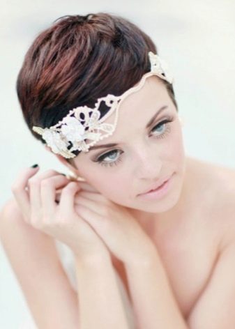 Зачіски з обідком (45 фото): приклади зачісок на середні, довгі і короткі волосся. Як зробити вечірню укладку c обідком з каменів?