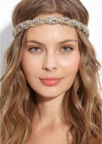 Зачіски з обідком (45 фото): приклади зачісок на середні, довгі і короткі волосся. Як зробити вечірню укладку c обідком з каменів?