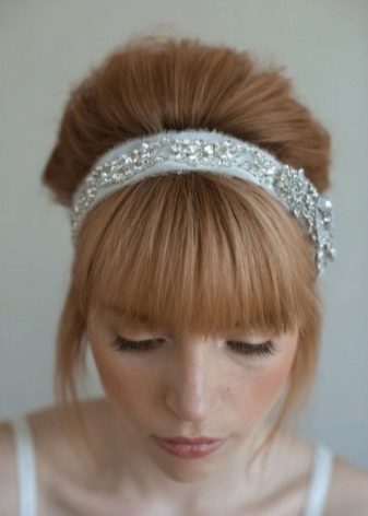 Зачіски з обідком (45 фото): приклади зачісок на середні, довгі і короткі волосся. Як зробити вечірню укладку c обідком з каменів?