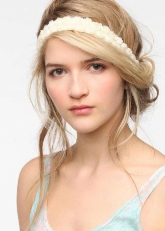 Зачіски з обідком (45 фото): приклади зачісок на середні, довгі і короткі волосся. Як зробити вечірню укладку c обідком з каменів?