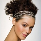 Зачіски з обідком (45 фото): приклади зачісок на середні, довгі і короткі волосся. Як зробити вечірню укладку c обідком з каменів?