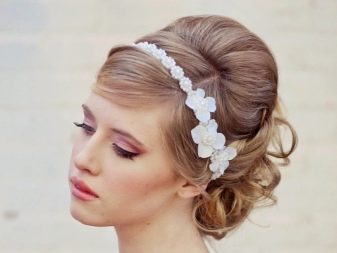 Зачіски з обідком для дівчаток (51 фото): як зробити красиву дитячу зачіску з обідком з квітів покроково? Особливості та поради по виконанню