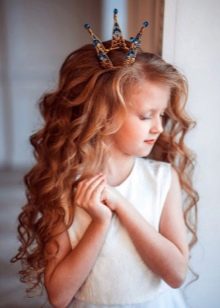 Зачіски з обідком для дівчаток (51 фото): як зробити красиву дитячу зачіску з обідком з квітів покроково? Особливості та поради по виконанню